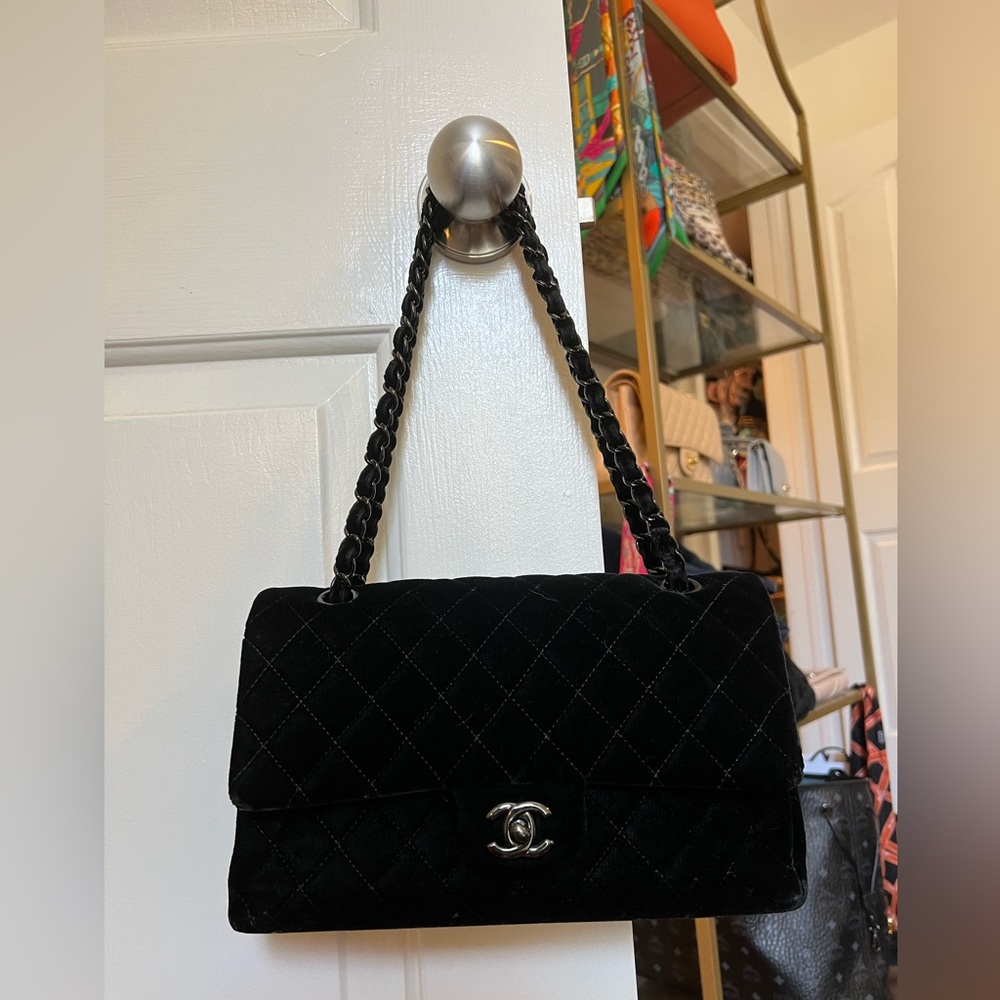 Chanel medium flap bag